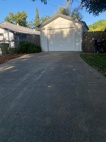 Building Photo - 775 Leonard St