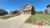 Building Photo - 5 Bedroom, 3 Bathroom California Split Sty...
