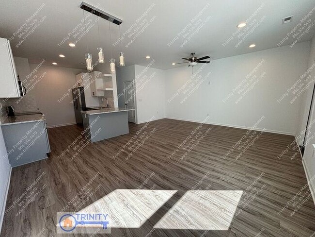 Building Photo - Gorgeous newly built townhome near downtow...