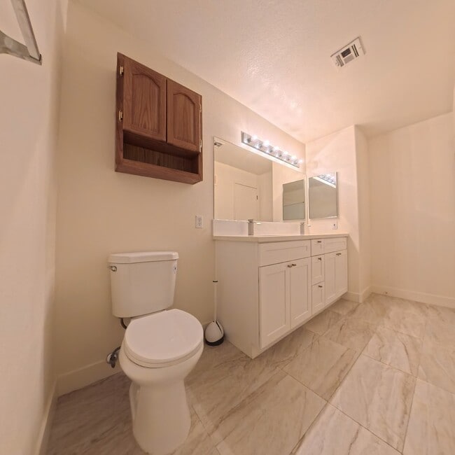 Building Photo - Upgraded 1 Bed 1 Bath Second-Story Condo at Opulence!