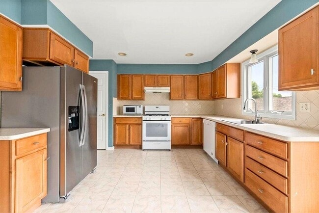 Building Photo - 2 Hops Commons Ct