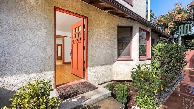 Building Photo - 643 E Broadway-