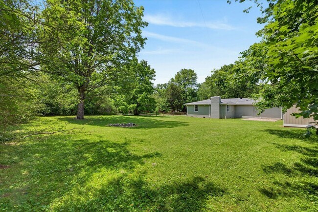 Building Photo - 37 Hillsboro Rd