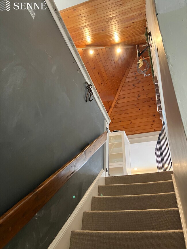 Building Photo - 71 Grovers Ave