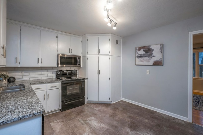 Building Photo - Cute Two Bedroom Home in Olathe