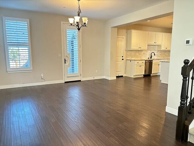 Building Photo - 3281 Crocker Dr