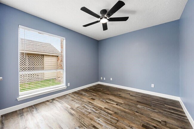 Building Photo - 12805 Westpark Dr