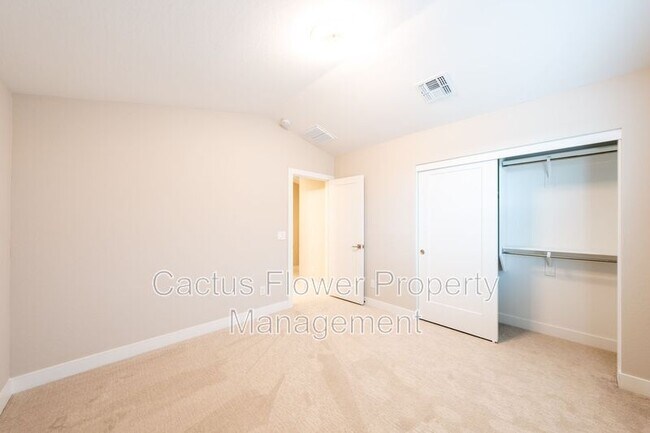 Building Photo - 3130 E Alicia Dr