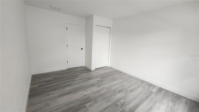 Building Photo - 2001 Country Club Ct