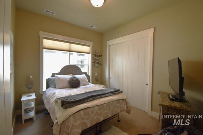 Building Photo - 1193 E Lone Shore Dr