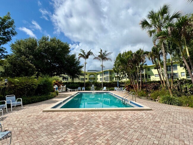 Building Photo - Fully Furnished 2 bedroom/ 2 bath with tranquil views in 55+ Community