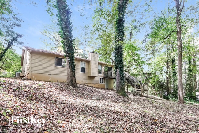 Building Photo - 3226 Deshong Dr SW