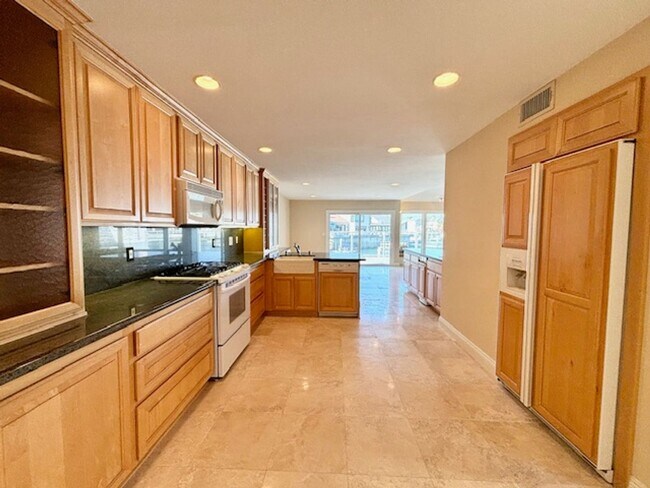 Building Photo - 2204 Kingsbridge Ln