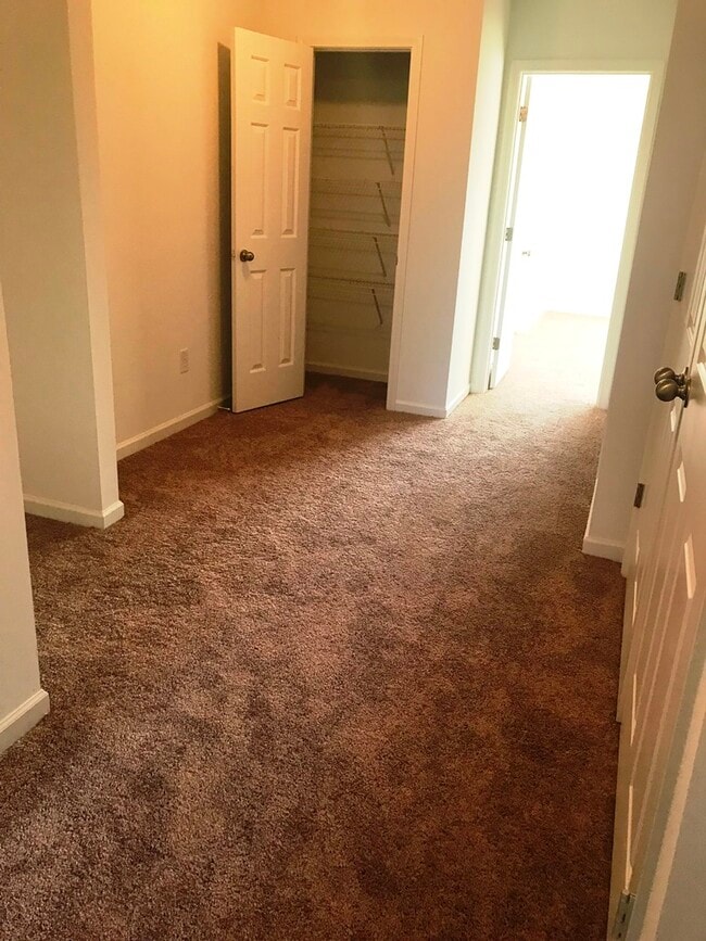 Building Photo - 819 Bellview Way