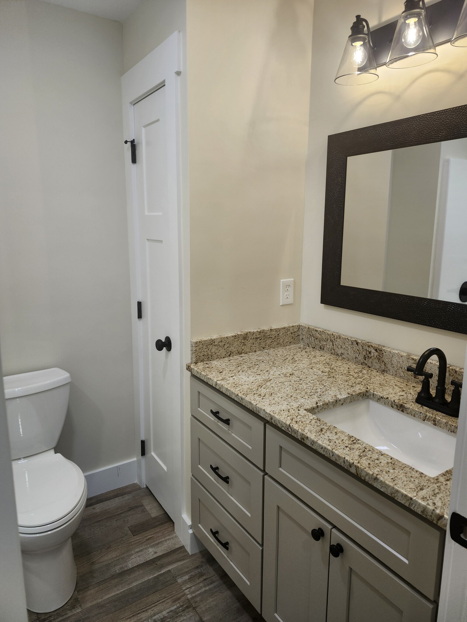 Master bathroom - 349 Beechwood Ln