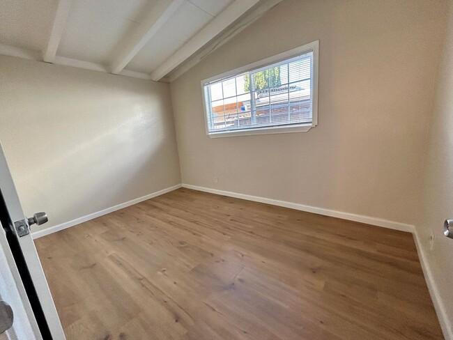 Building Photo - Charming home in prime location!