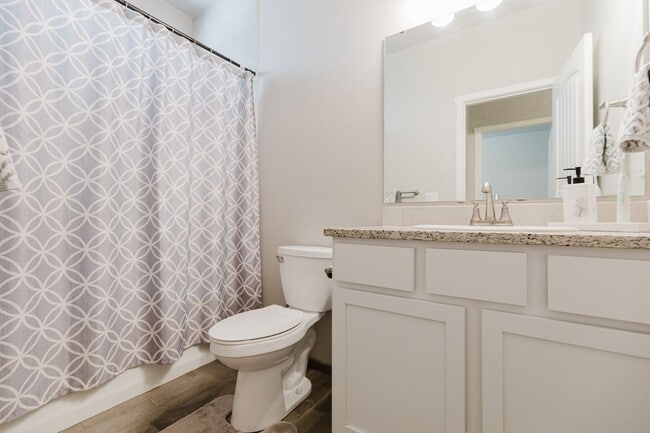 Building Photo - Meticulously Clean 3 bedroom 2 bathroom Home