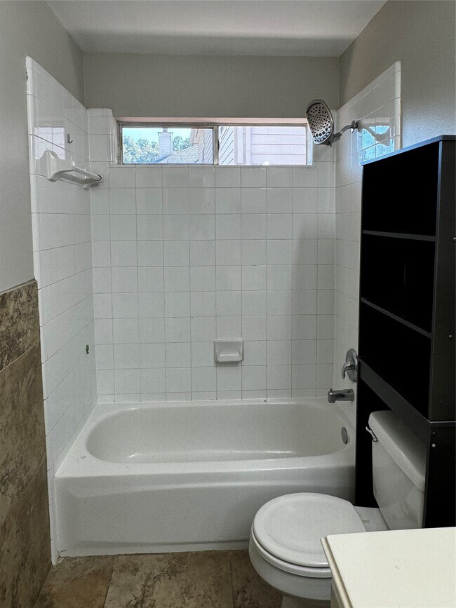 Building Photo - 18614 Timbers Dr