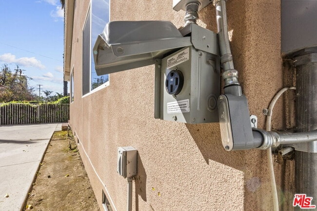 Building Photo - 6717 Cedros Ave