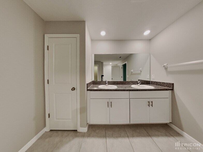 Building Photo - 4128 Salt Springs Ln