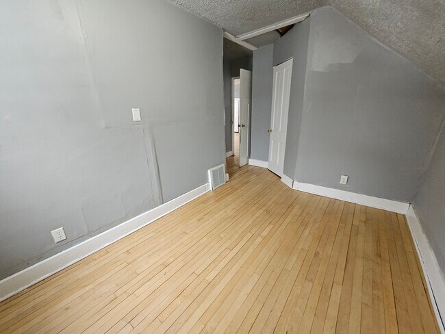 Building Photo - 3133 N 42nd St
