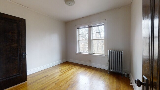 Building Photo - 822 Reba-2S