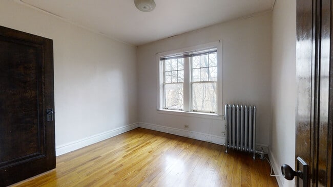 Building Photo - 822 Reba-3N