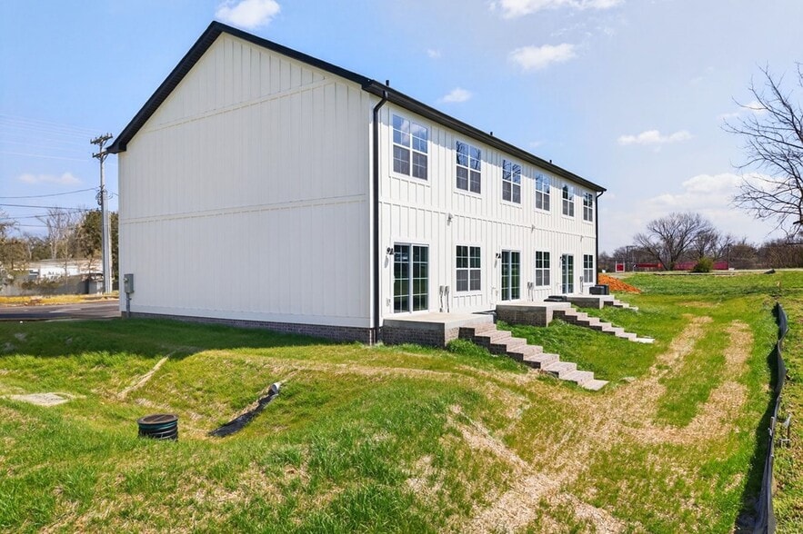 Building Photo - 212 W Jere Whitson Rd