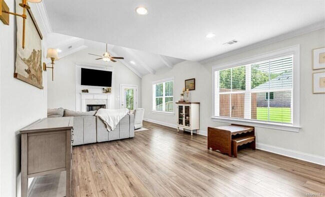 Building Photo - 253 Pedric Dr