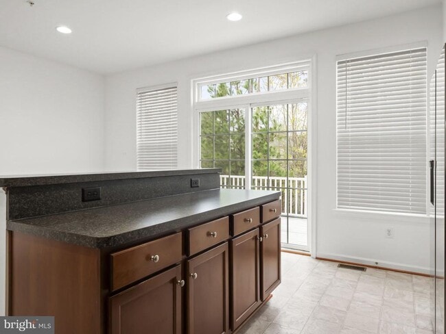Building Photo - 43578 Marguerite Way