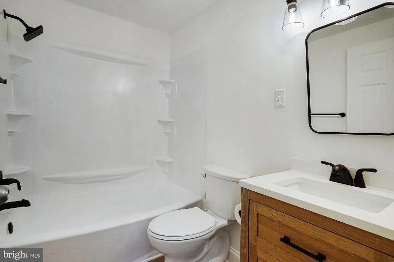 Building Photo - 19804 Larentia Dr