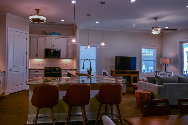 Building Photo - 1013 Marsh Vw Dr