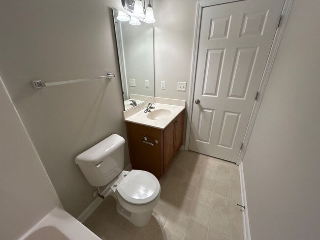 Building Photo - 4 Bedroom | 3.5 Bedroom Raleigh Townhome