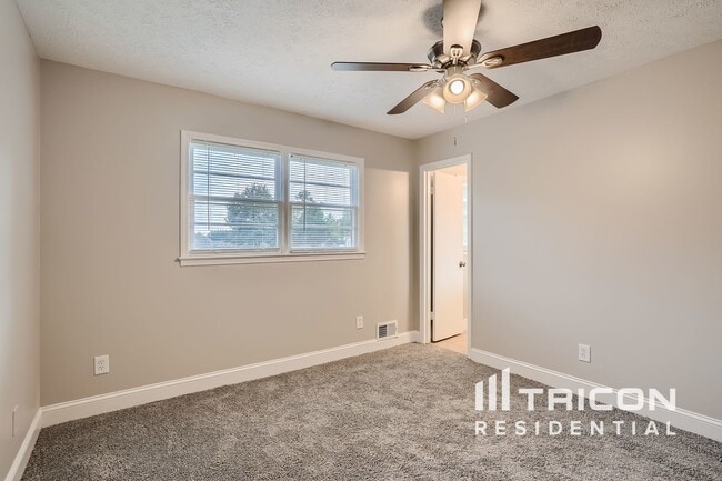 Building Photo - 455 Huntington Dr