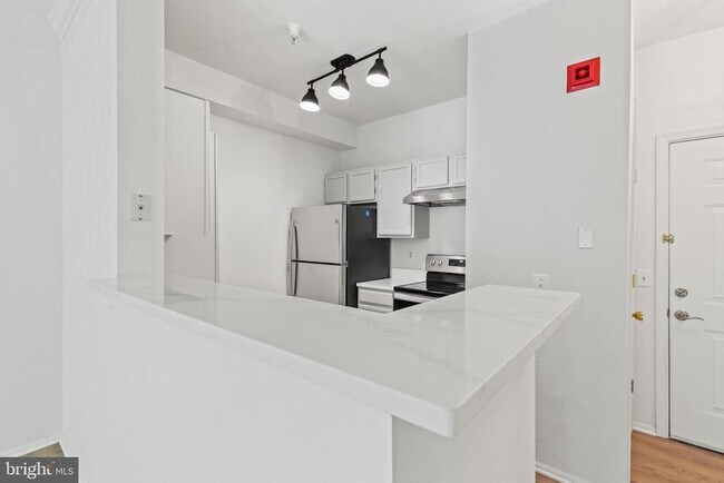 Building Photo - 1530 Spring Gate Dr.