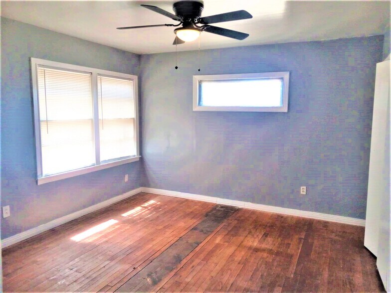 Building Photo - 6103 Avenue Q