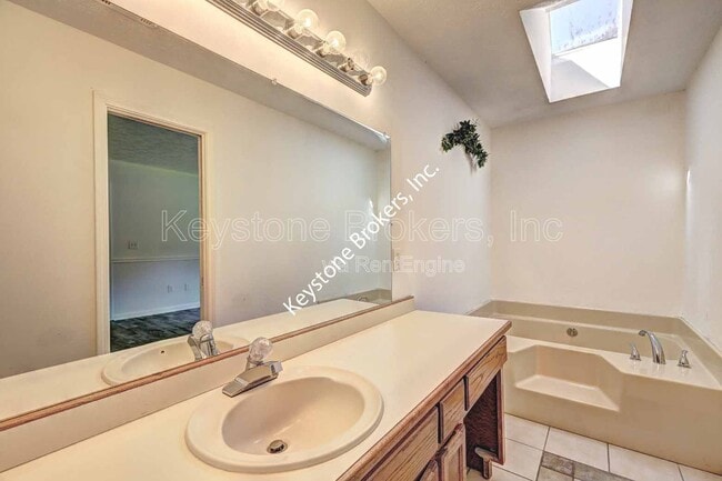 Building Photo - 9166 Tara Dr SW