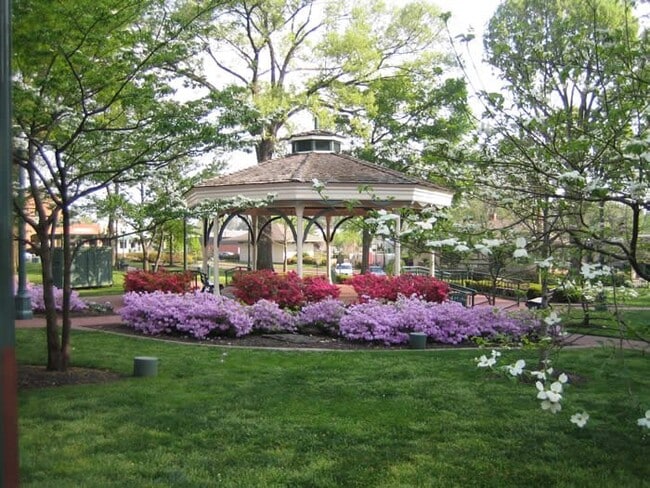 Building Photo - 983 Poplar Leaf Rd