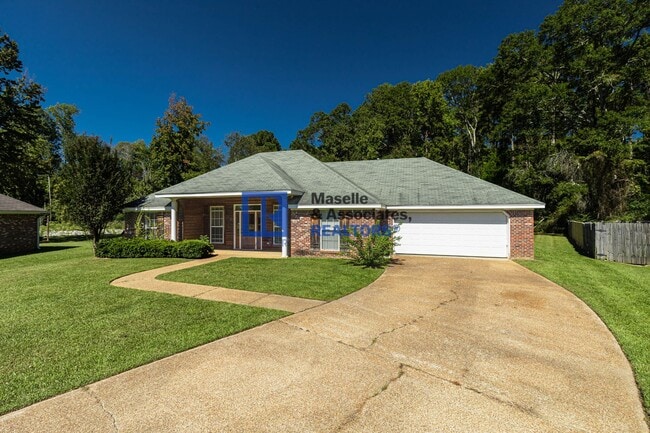 Building Photo - 3 Bed/2 Bath Home in Pearl