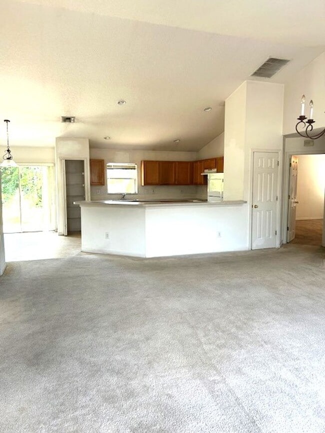 Building Photo - 3 bedroom, 2 bath home