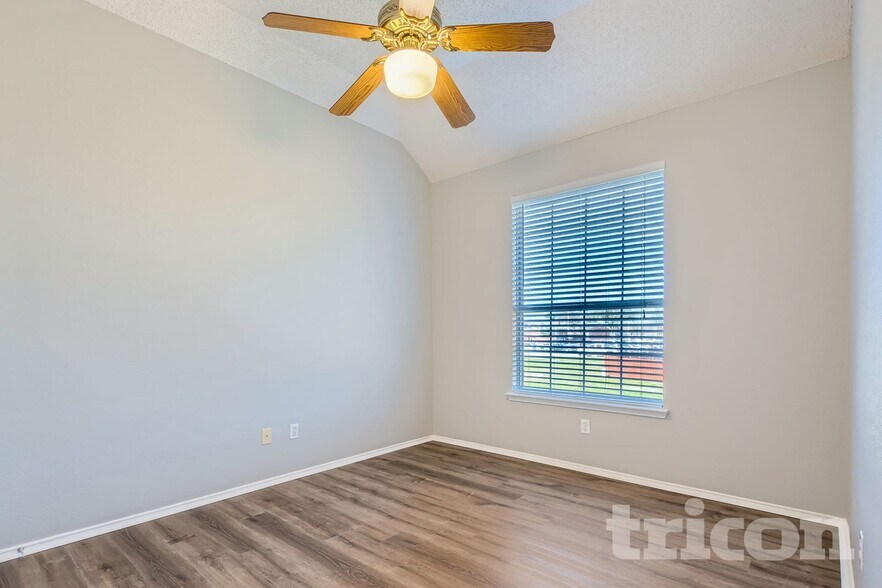 Building Photo - 4649 Devonshire Dr