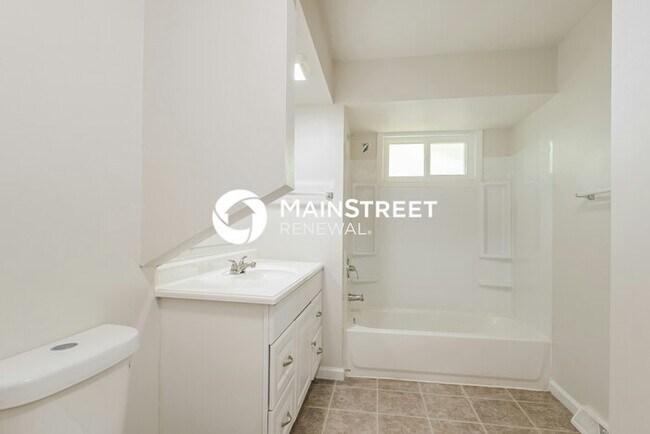 Building Photo - 3 Bedroom Pet-Friendly Home in St. Louis, MO with Main Street Renewal