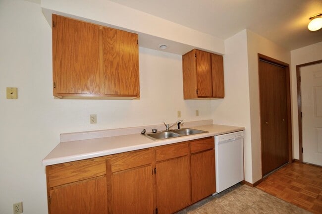 Building Photo - Hayden Apt. Available 2 bed 1 bath (upstairs)