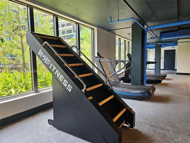 Building Photo - 4400 W Sunrise Blvd