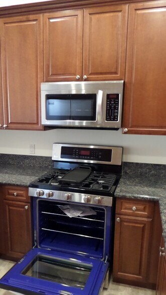 5 Burner Gas Stove - 3761 W 244th St