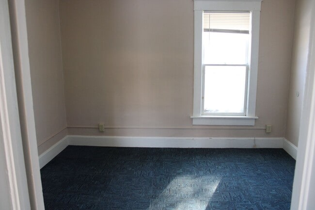 Building Photo - 2 bedroom House by Round-a-Bout