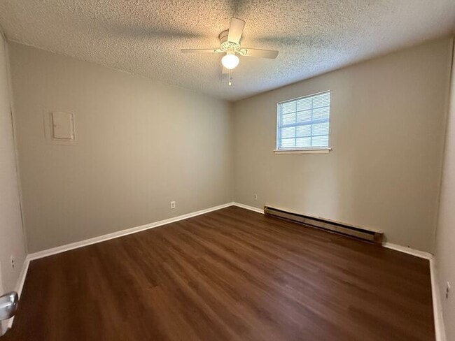 Building Photo - Just renovated!! Inglewood 1 bedroom duplex by park!! Pets okay!