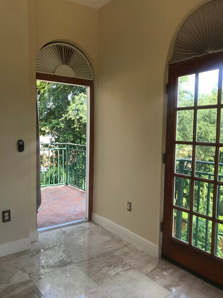 Building Photo - 3356 Bird Ave