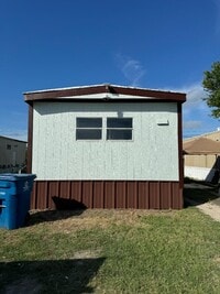 Building Photo - 2111 W Austin St