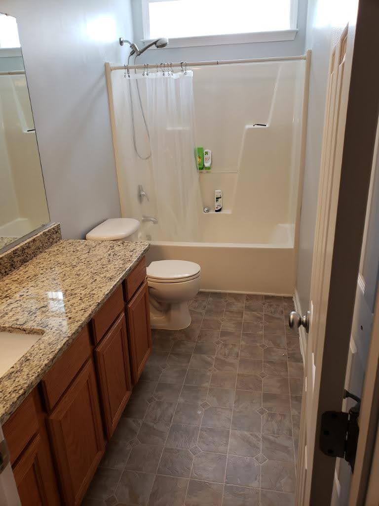 secondary bathroom - 4605 Landover Dale Dr